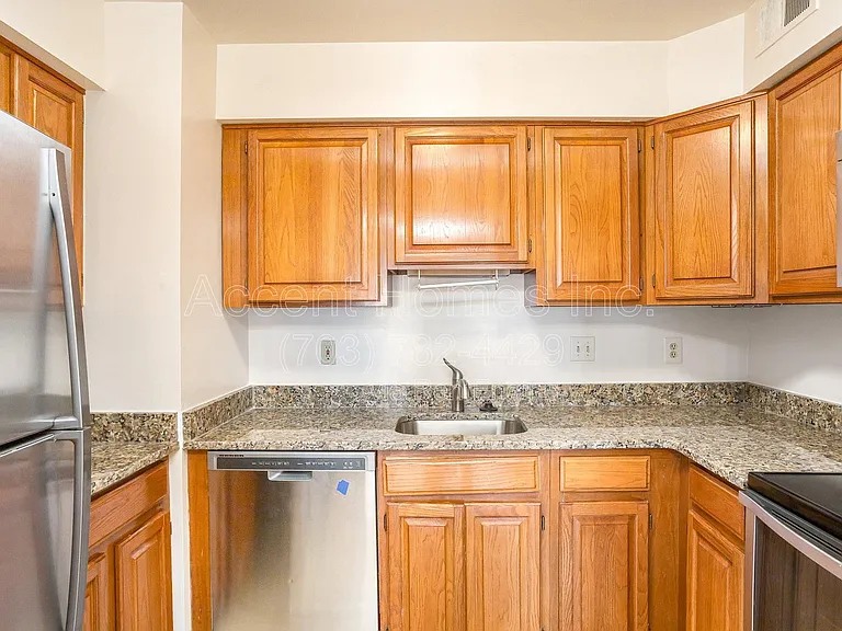 7461 Ridge Oak Ct — Photo 12