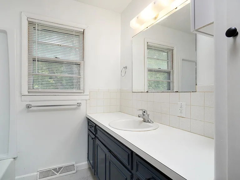 1010 W Lakewood St — Photo 8