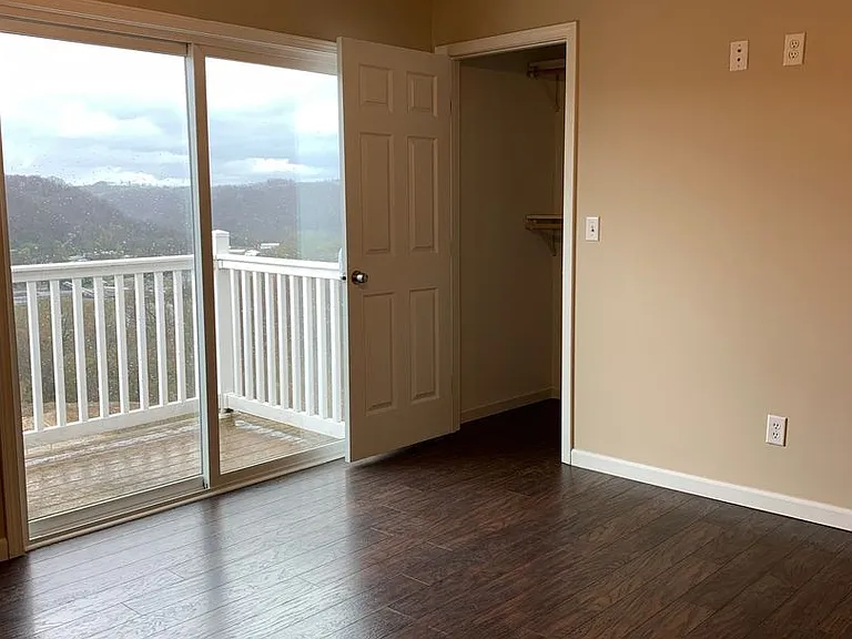 Graycliff Townhomes — Photo 37