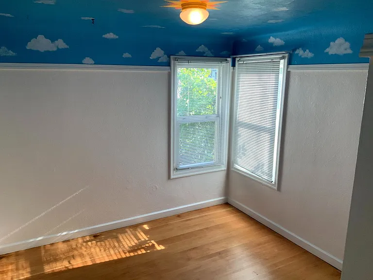 4 Bedroom, 1.5 Bath House — Photo 25