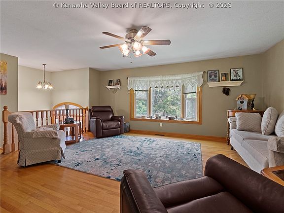 5th image of 73 Bayshore Ln