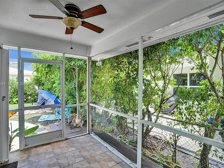 8851 Byron Ave — Photo 24
