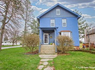 1324 Queen Anne St, Woodstock, IL 60098