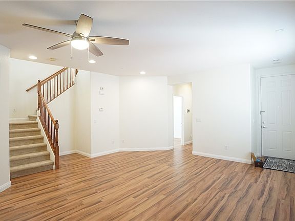 3rd image of 912 Baronet Dr
