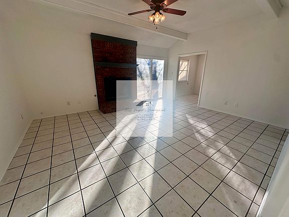 3rd image of 2207 Pine Ln