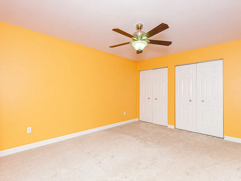 120 Roehampton Ln — Photo 54