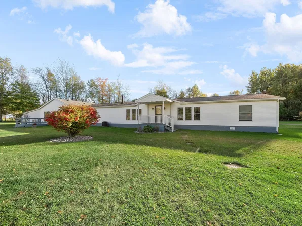 2958 Mechanic St, Lake City, PA 16423