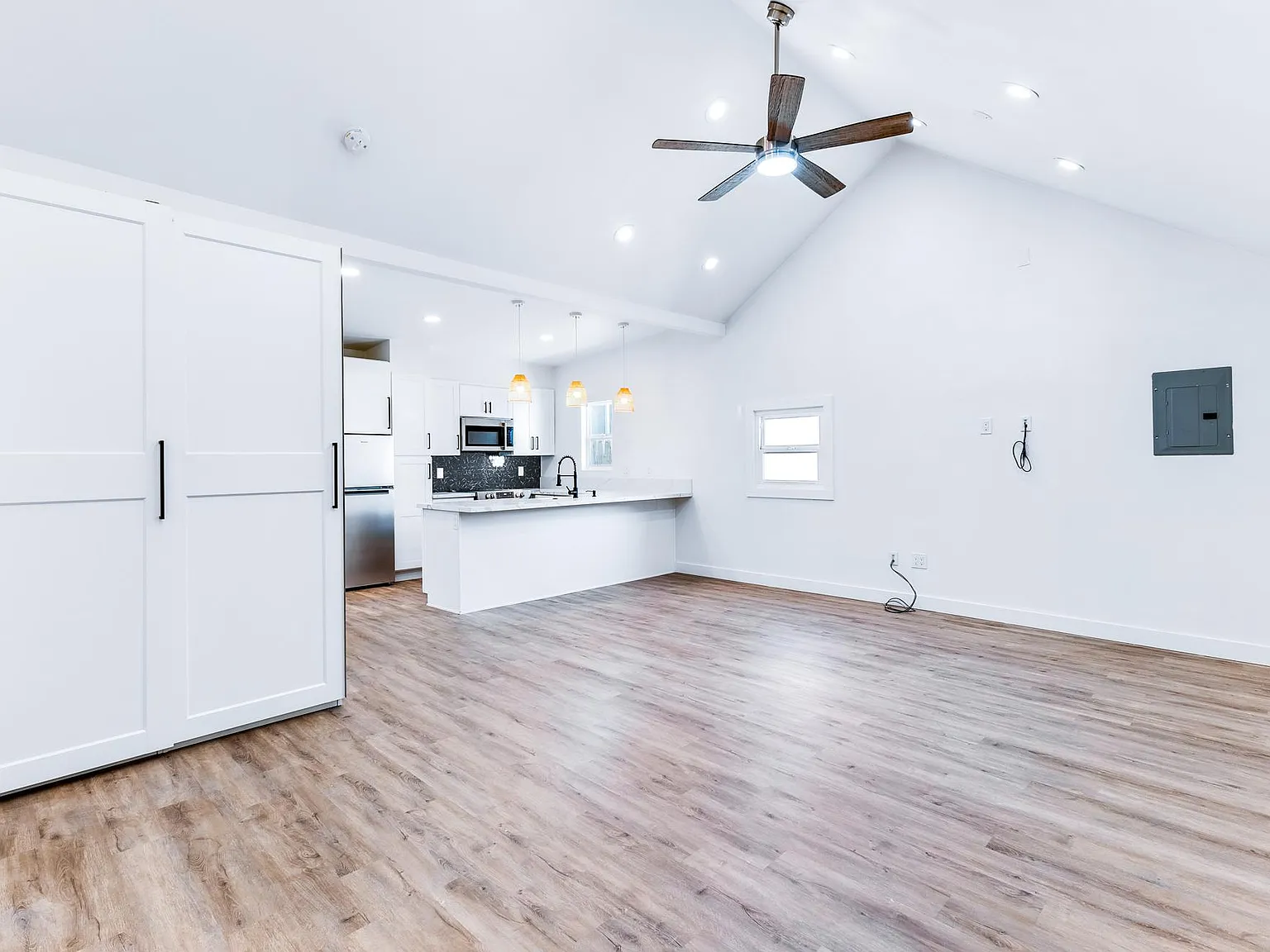 Studio, 520 sqft, $2,500 — Photo 4