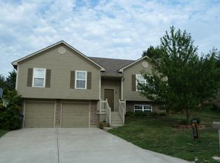 713 Ginger Hill Dr, Grain Valley, MO 64029