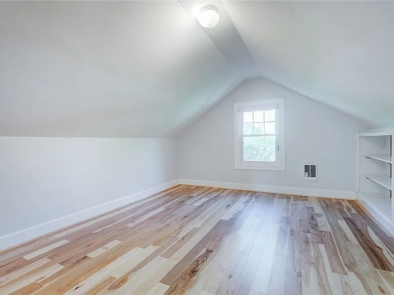 15 Maple St — Photo 12