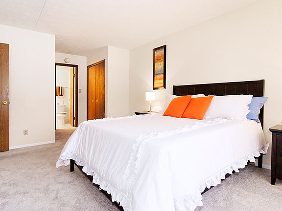 3rd image of 32127 Hamilton Ct APT 207