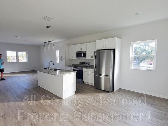 3rd image of 1277 Park St Unit 1277