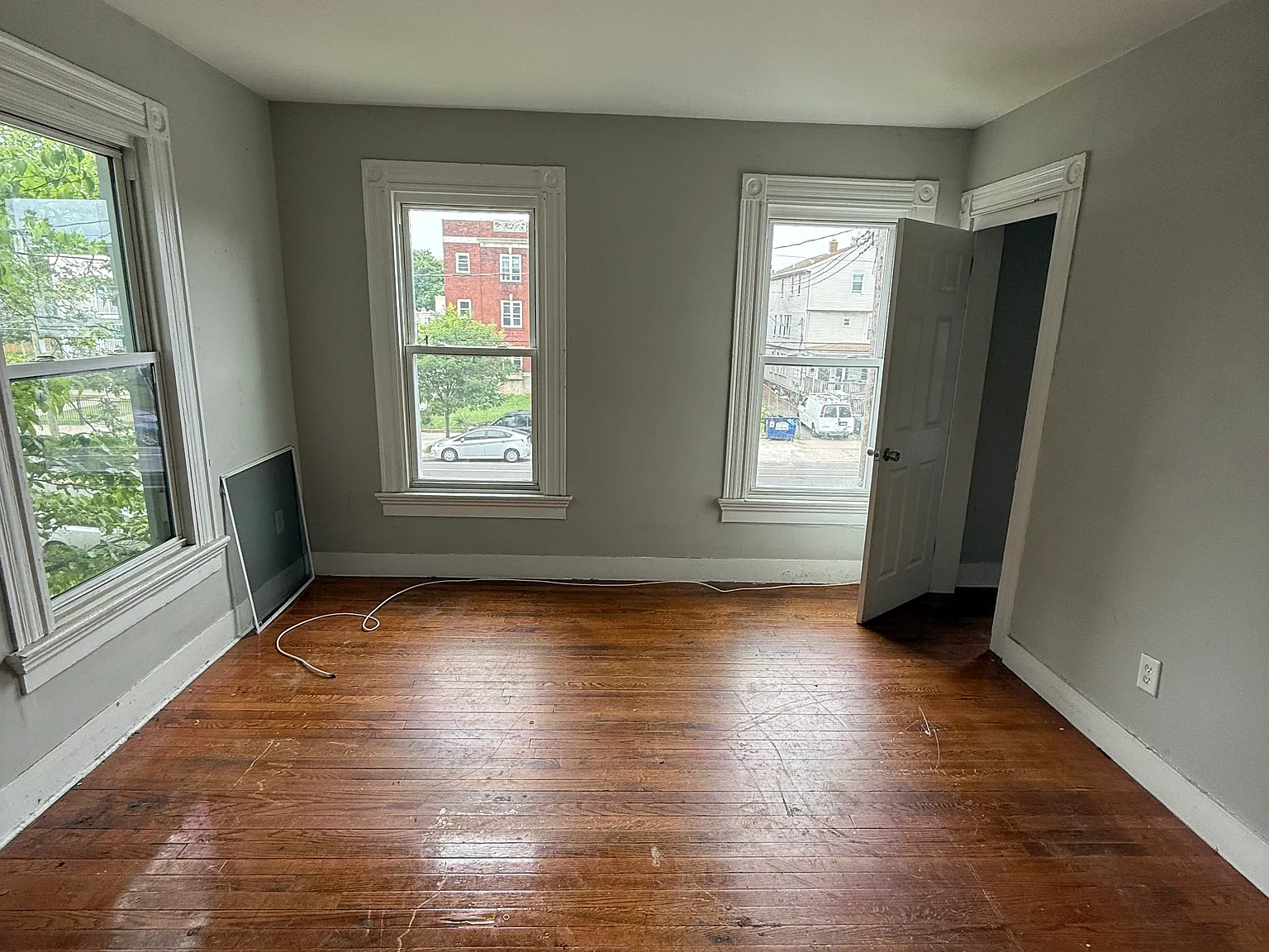 4 bed, 1100 sqft, $2,150 — Photo 2
