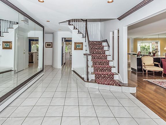 3rd image of 118 Tara Dr