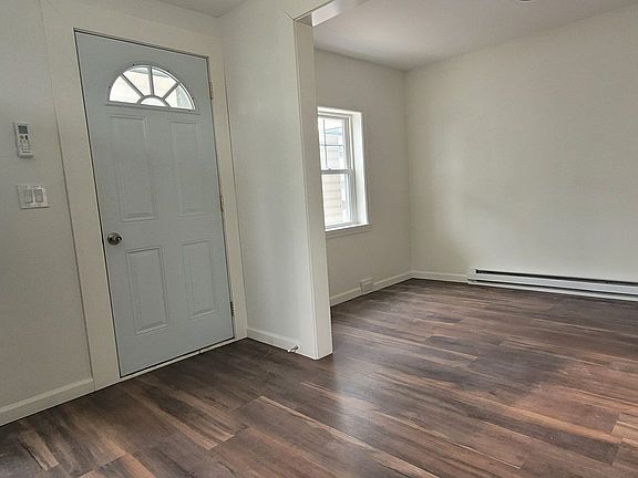 4th image of 129 E Market St #B