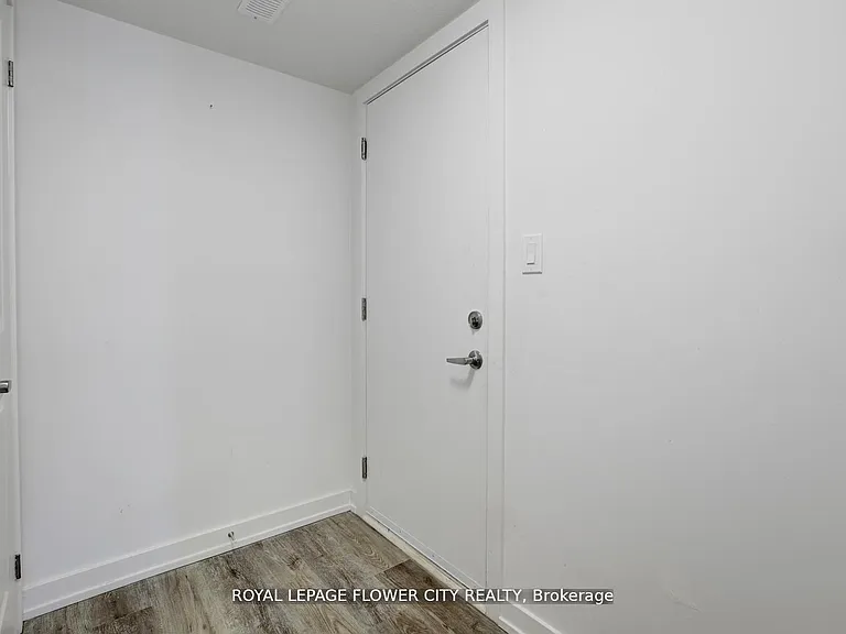 205 W Oak Trl #16 — Photo 18