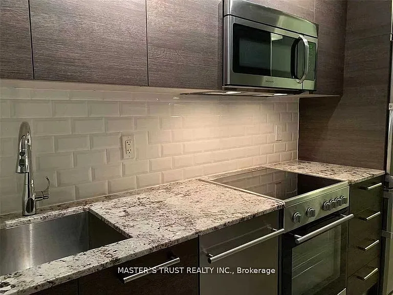 28 Wellesley St E #2703 — Photo 3