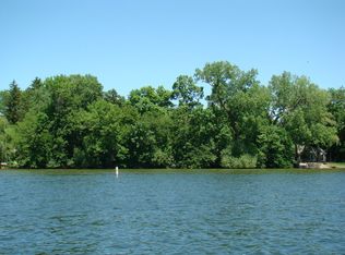136 S Crandall Ave, Crystal Lake, IL 60014