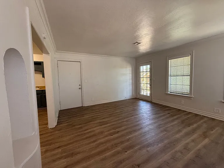 800 East Dr — Photo 5