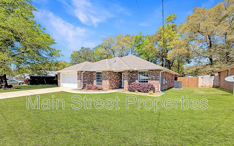 3 bed, 2.0 bath, 2282 sqft, $1,995 — Photo 2