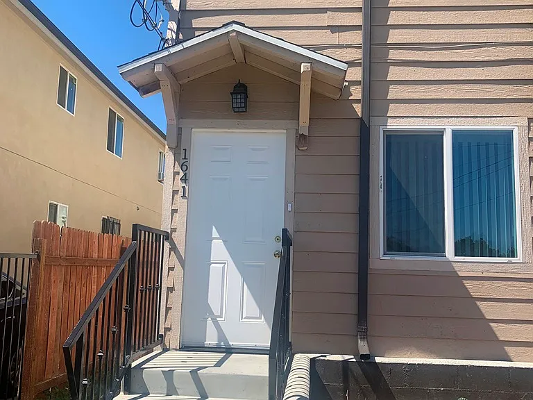 1641 E 109th St #1641 — Photo 2