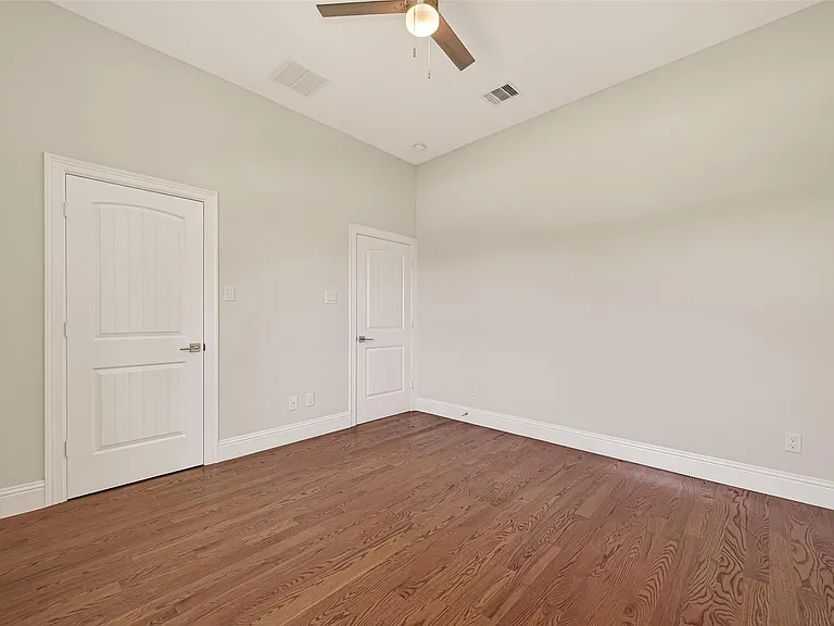 2211 Silverbonnet St — Photo 22