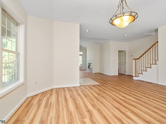 4th image of 32 Havenhill Rd