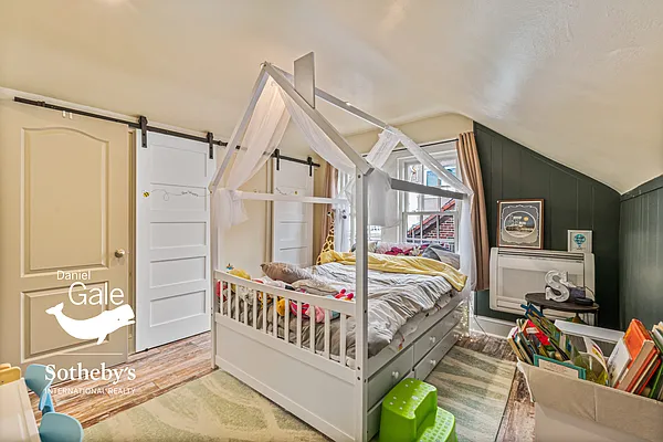 Sold by Daniel Gale Sotheby's International Realty | media 20