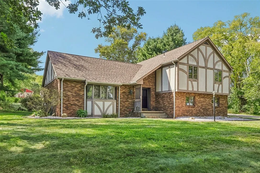 168 Cunningham Ln photo 1