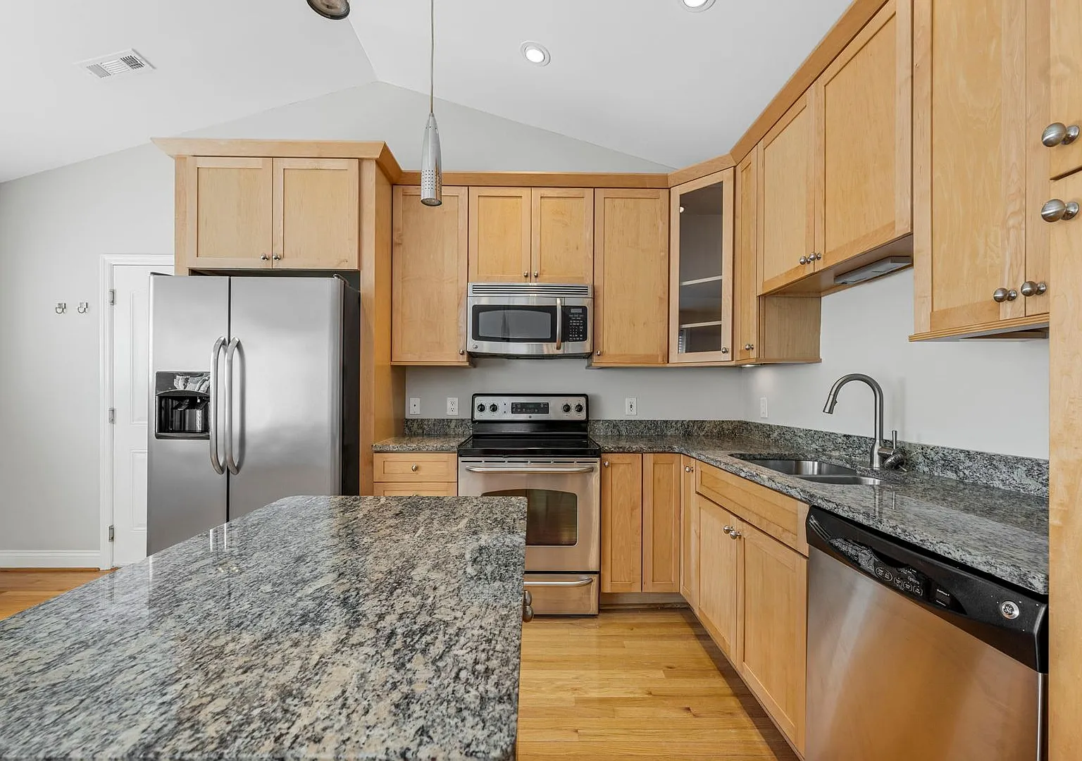 7517-19 Oxford Dr — Photo 4