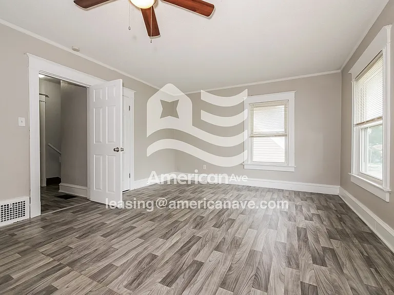 284448_009_main_bedroom_10.jpg