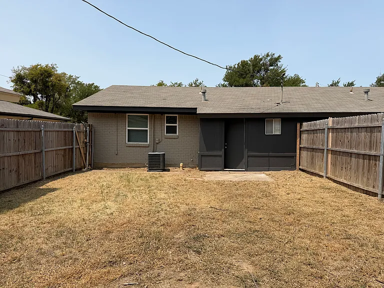 2511 Normont Cir — Photo 18