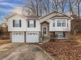 5040 Country Valley Dr, Imperial, MO 63052