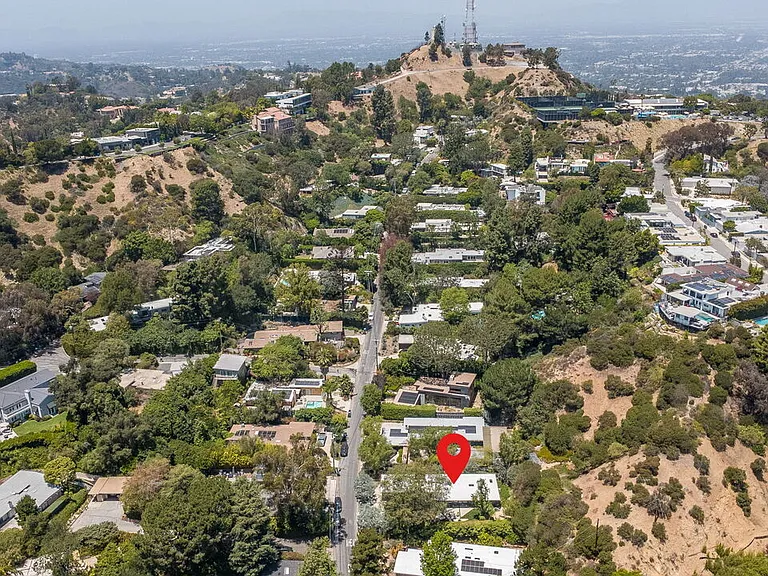 8967 Wonderland Park Ave — Photo 60