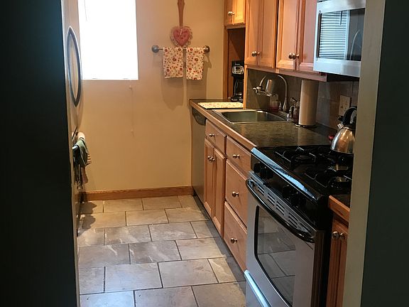 4th image of 201 Evergreen St APT 7-1D