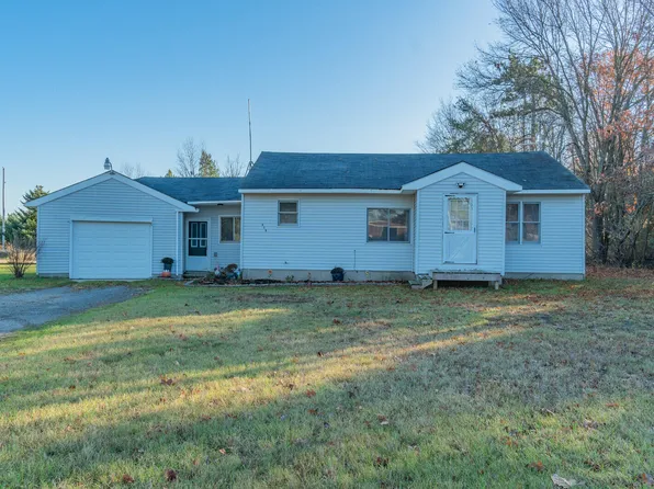 858 S Bossett Rd, Ravenna, MI 49451