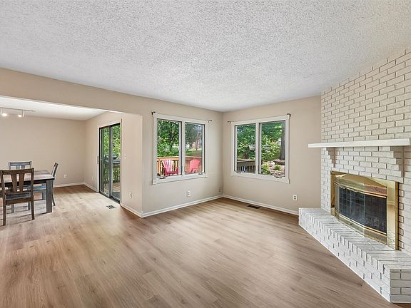3rd image of 4909 W Park Dr