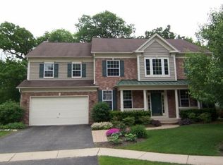 33891 N Wooded Glen Dr, Grayslake, IL 60030