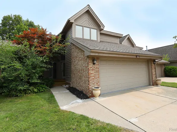 29666 S Meadowridge, Farmington, MI 48334
