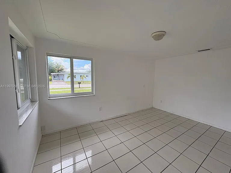 2550 SW 58th Ave #A — Photo 5