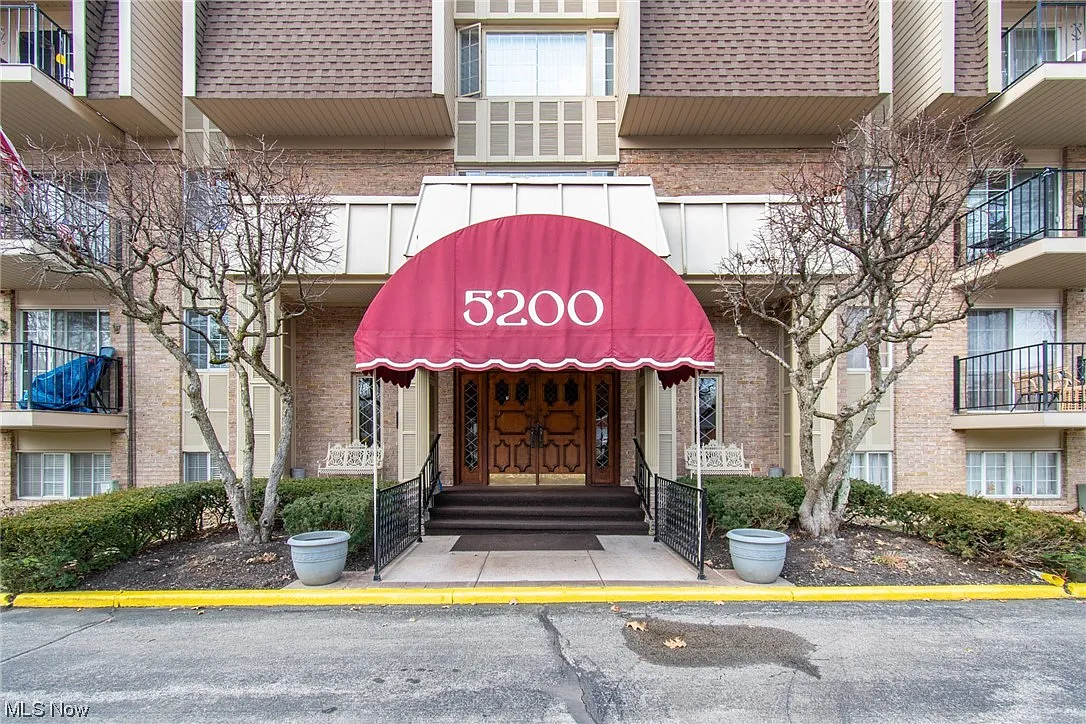 5200 West Blvd APT 401 photo 1
