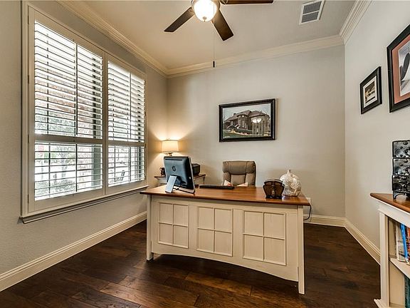 4th image of 411 Jackson Cir