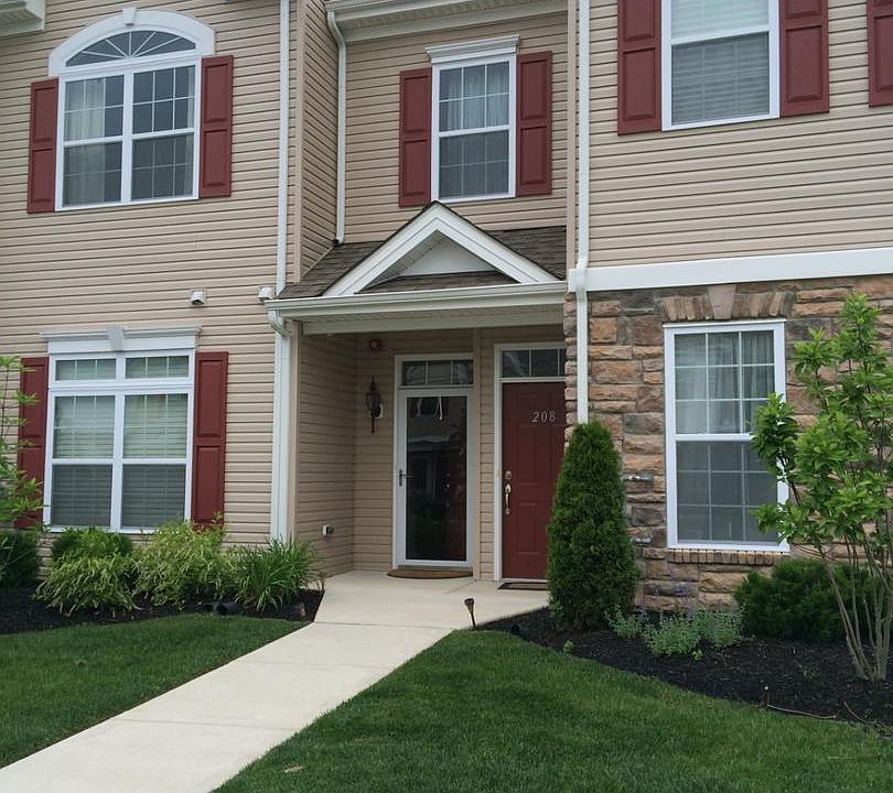 1st image of 208 Raphael Ct