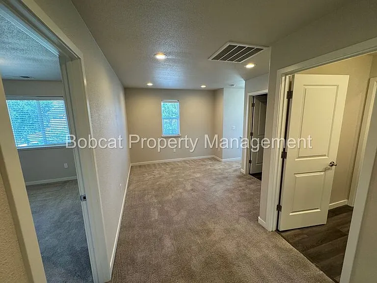 914 Garden Ct — Photo 13