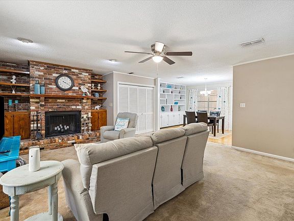 5th image of 2048 Harriet Dr