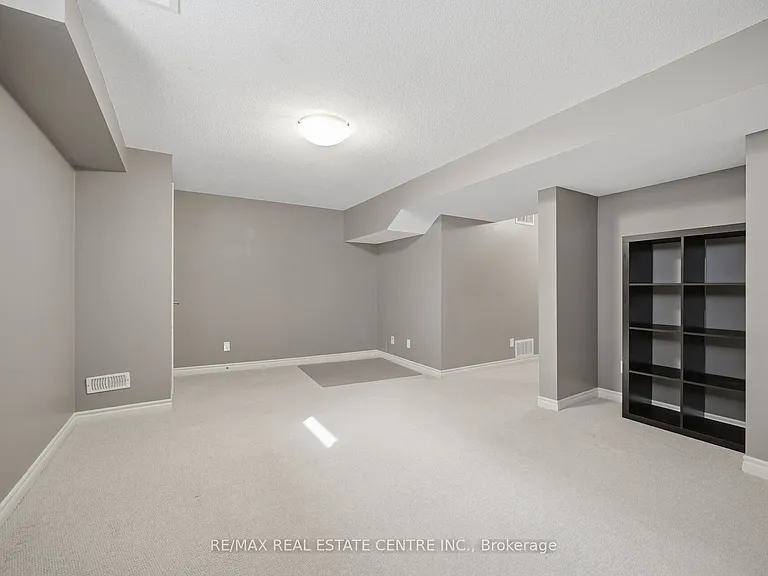 366 Hobbs Cres — Photo 43