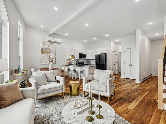 2nd image of 701 Summit Ave Floor 3