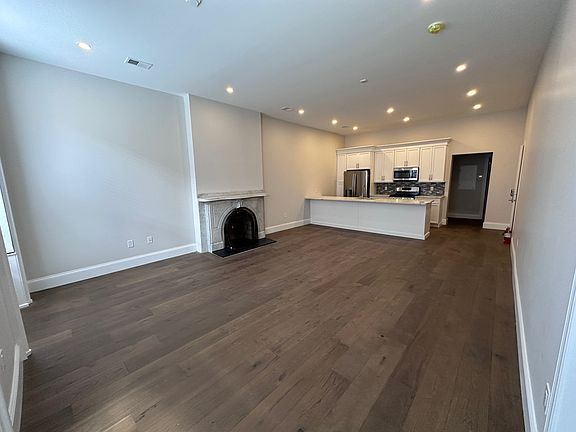 2nd image of 2009 Delancey Pl #2W
