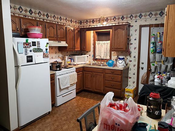 4th image of 504A James Pl S