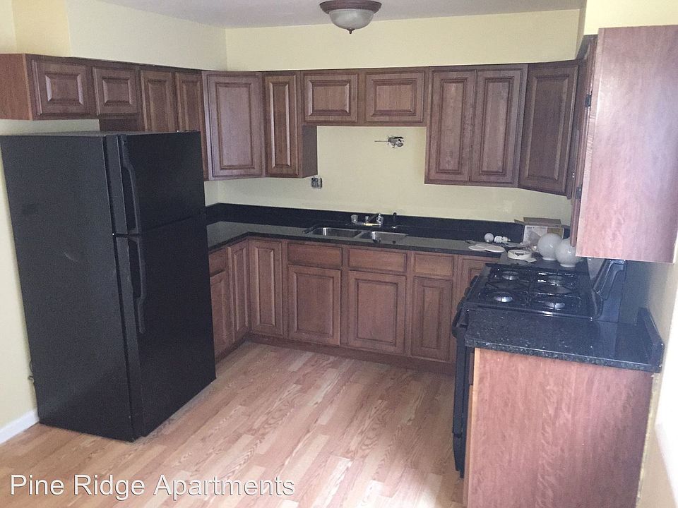 1st image of 1016 Parkwood Dr APT 1E